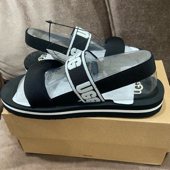 UGG girls Black Sandals with Logo Strap Sz 3 NWT - Picture 5 of 7